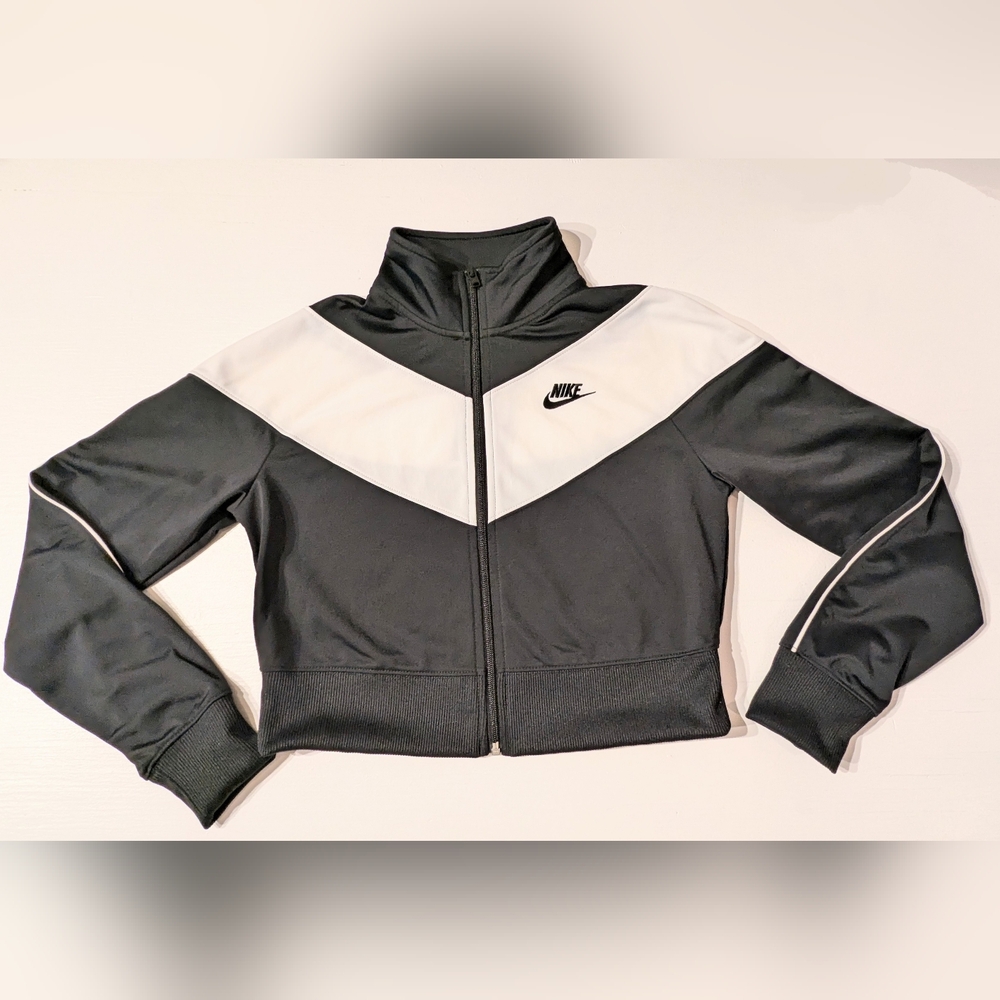 Nike Jacket Cropped Black and White Size Small NWT